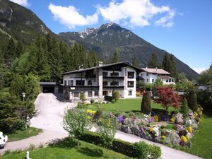 Haus Pension Rofangarten mit Garage